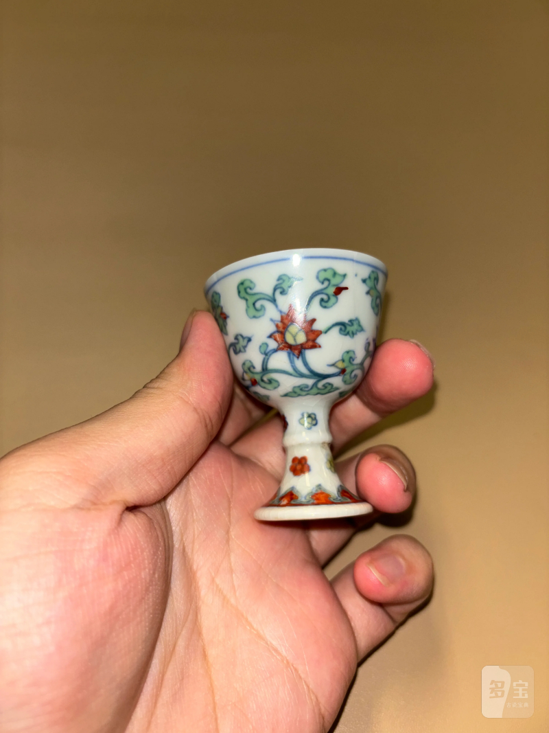明成化 斗彩缠枝莲纹高足杯 - 图5